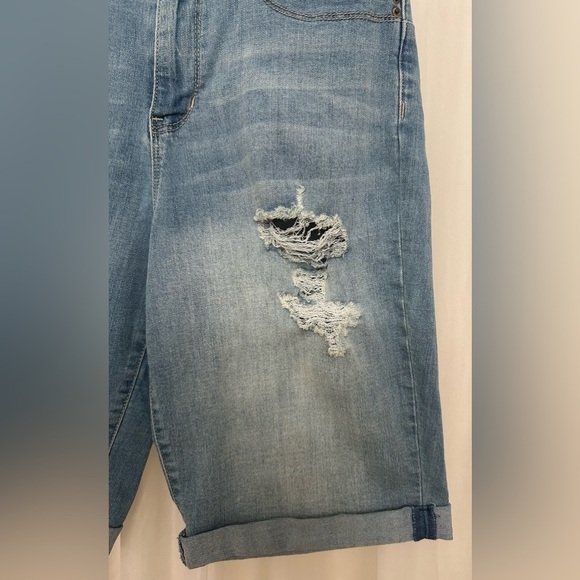 1-Size 9/29 YMI high waisted distressed denim shorts - Picture 3 of 7
